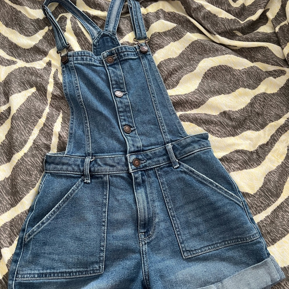 Short overalls